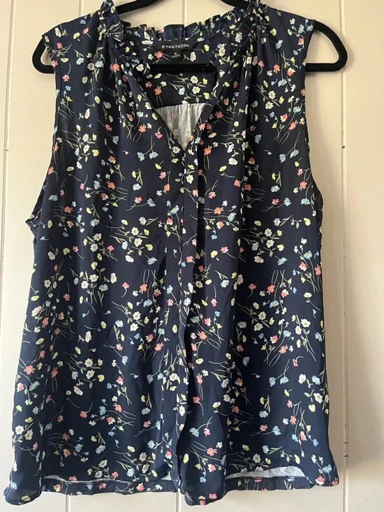 41 Hawthorn Navy Floral Ruffle-Trim Sleeveless Blouse - Picture 4 of 8